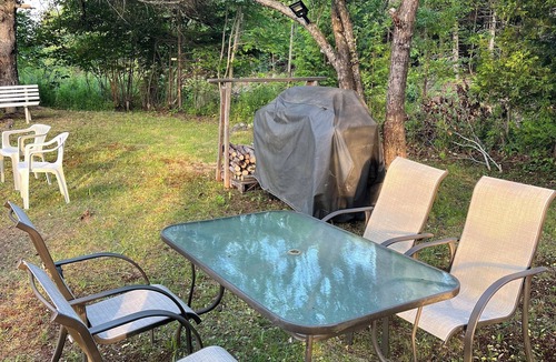 Saint John Cabin | Cozy Aframe-1 bedroom, full bathroom, kitchenette cabin with WiFi in Saint John