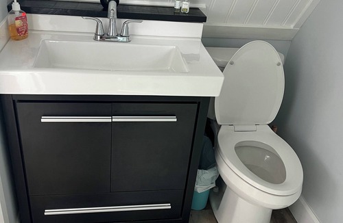 Saint John Cabin | Cozy Aframe 4 beds, full bathroom, kitchenette cabin with WiFi in Saint John