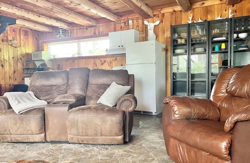 Tay Valley Cabin | Cozy all season Balderson Cabin, 20 mins from Perth Ontario!