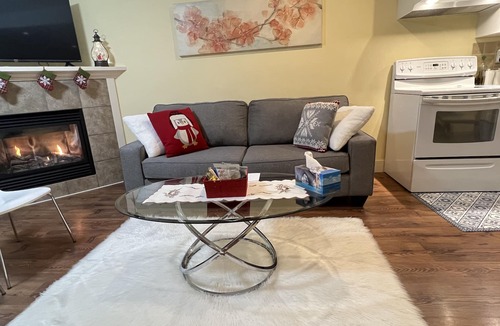 Upper Ten Oaks House | Cozy and bright 2-bedroom home with comfort stay