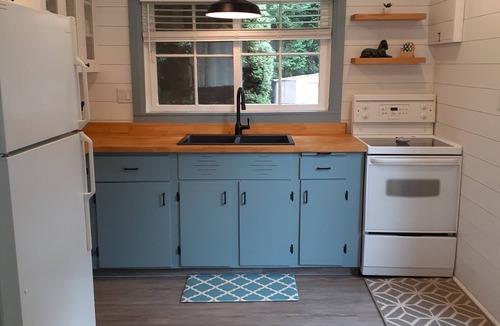 Sauble Beach Cottage | Cozy and Fresh Cottage, walk to the beach in minutes!
