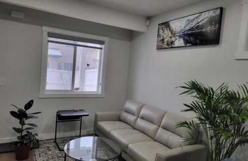 Panorama Hills House | Cozy and Modern Suite - Your Home Away from Home!