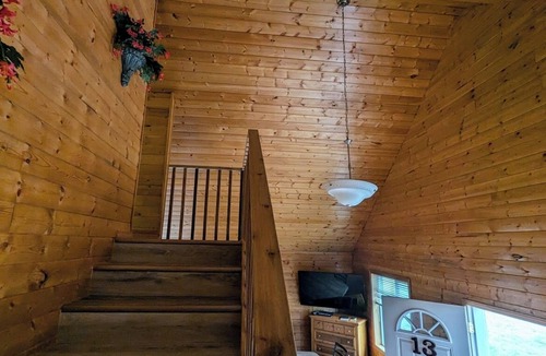 McBride Cabin | Cozy and Relaxing Getaway Cabin #13