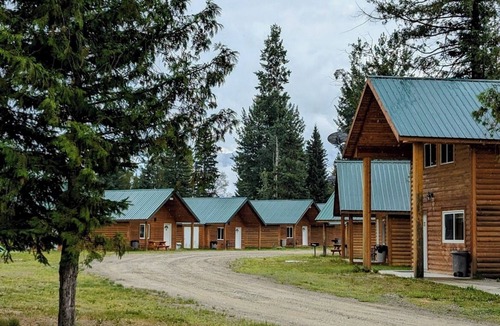 McBride Apartment | Cozy and Relaxing Getaway Cabins 15