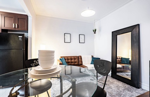 De Lorimier Apartment | Cozy and Stylish apartment in the Middle of Montreal