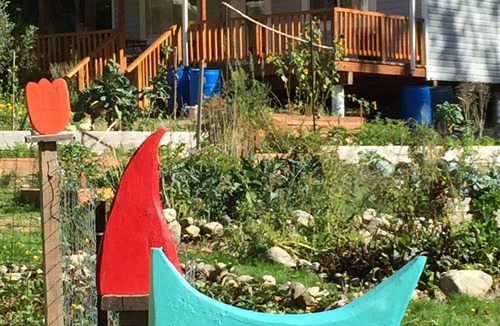 Powell River Cottage | Cozy ,artistic cottage in a garden setting close to the beach and hiking trails.