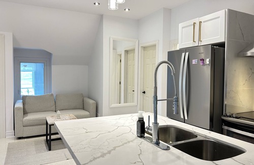 Grimsby Apartment | Cozy Attic Apartment in Grimsby