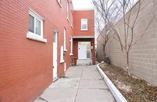 Moose Jaw Apartment | Cozy Bachelor Condo, Downtown, WiFi & Smart TV