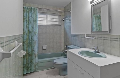 Dollard-des-Ormeaux Apartment | Cozy basement in central ddo closer to airport