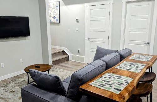 Northeast Edmonton House | Cozy basement for a lovely stay & perfect for WFH