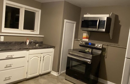 Yarmouth House | cozy basement Pet friendly proximity to popular attractions wireless internet