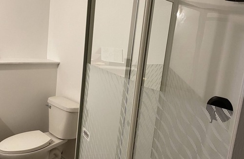Yarmouth House | cozy basement Pet friendly proximity to popular attractions wireless internet