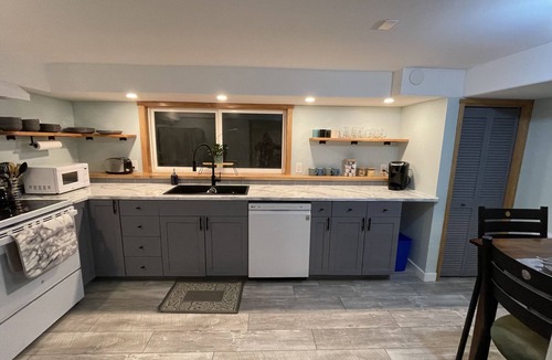 Cumberland Bed & Breakfast | Cozy basement suite- Cumberland, close to bike trails