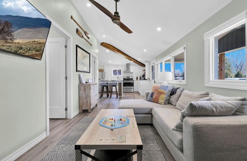 Long Point Cottage | Cozy Beach Cottage with Sauna & Spacious Backyard just 5mins from the Beach