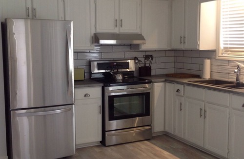 Wellington House | Cozy Bungalow in the Heart of Wellington ON