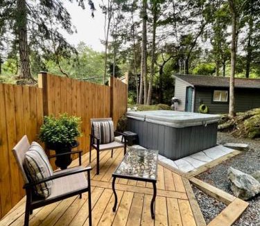 Regional District of Nanaimo Ski Chalet | Cozy Cabana with Large Private Outdoor Hot Tub