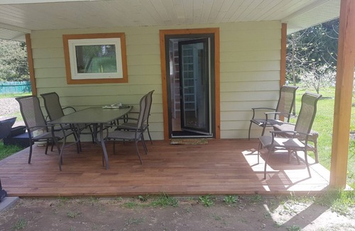 Tappen House | Cozy Cabin, 2 min to the HWY1, 5 minutes to the Shuswap lake