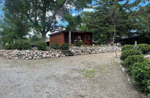 Saskatchewan Cabin | Cozy Cabin at Kannata Valley Sleeps 4 Overlooking Last Mountain Lake Pets Okay