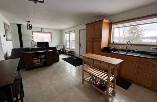 Medicine Hat Cabin | Cozy cabin in charming Cypress Hills with WiFi