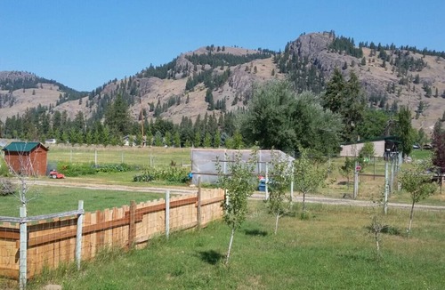 Rock Creek Cabin | Cozy Cabin in Kettle Valley