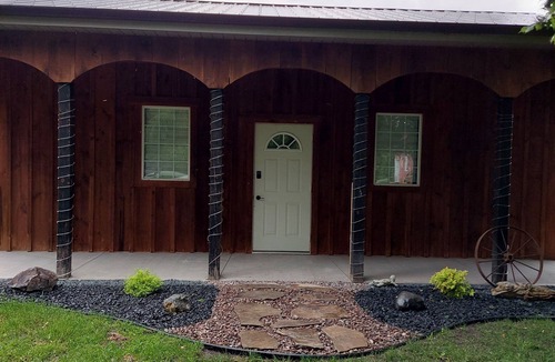 Pointe aux Roches Cabin | Cozy cabin including a pool and a country view, 5 min from the lake.