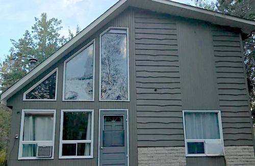 Arnes Cabin | Cozy cabin located in Arnes, 5 minute walk away from the beach