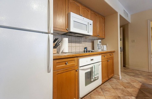 Oro-Medonte Condo | Cozy Cabin Retreat Steps to Trails, Hike, Snowshoe