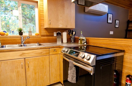 Black Creek Cabin | Cozy Cabin steps from the Oyster River