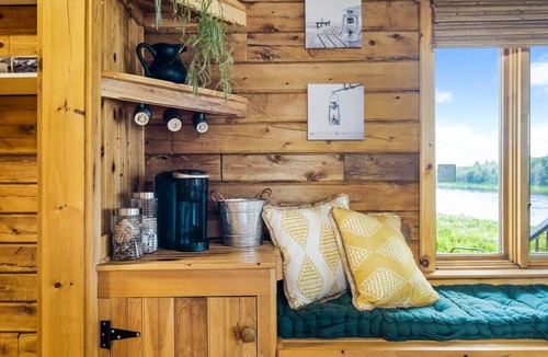 Red Bank Cottage | Cozy Cabin with Large Cedar Hot Tub