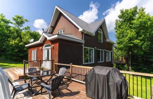 Grenville-sur-la-Rouge House | Cozy chalet with Pool and Spa