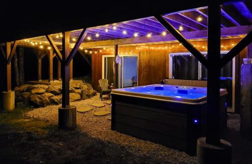 Grenville-sur-la-Rouge House | Cozy chalet with Pool and Spa