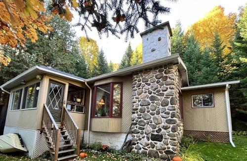 Val-des-Lacs Ski Chalet | Cozy Chalet in the Woods