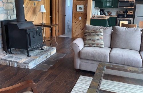 Amherst Cabin | Cozy Chalet Lac Brochet