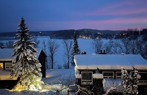 Huntsville Ski Chalet | Cozy Chalet overlooking the lake