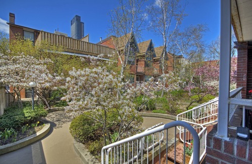 Garden District Apartment | Cozy Chalet w/a fireplace in a quiet courtyard