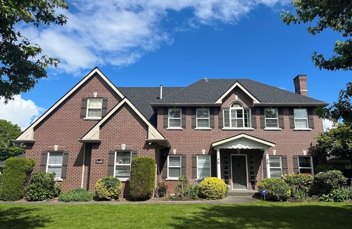 Surrey House | Cozy Coastal Retreat with Private Pool -5 min to the beach White Rock