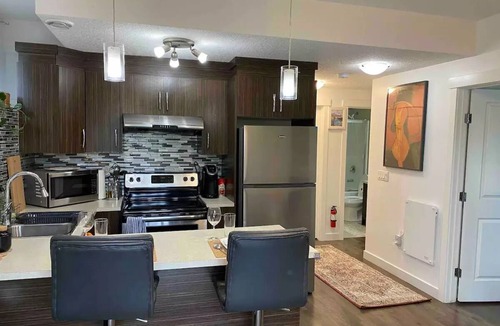 Cochrane House | Cozy Cochrane Den - 50 mins to Banffnn