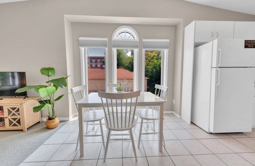 Burlington Apartment | Cozy & Comfortable, Downtown, Parking | TJS2