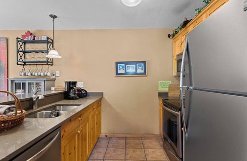 Sun Peaks Condo | Cozy Condo Close to Village | Access to Ski-Out Trail | Private Hot Tub | Fireplace