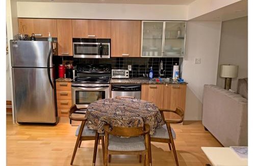 Bay Cloverhill Apartment | Cozy Condo in Centre of Downtown Toronto