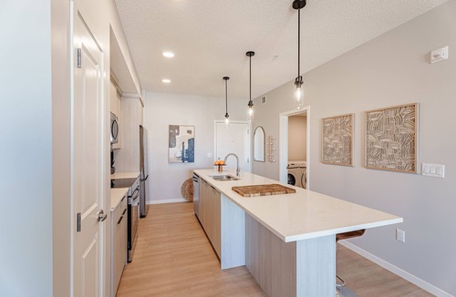 Northwest Calgary Apartment | Cozy Condo w/AC, 2+1 (Junior) Beds, 15 mins to YYC