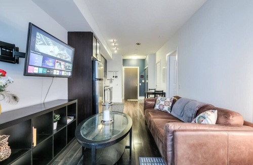 Wellington Place Condo | Cozy Condo w/Balcony + Workspace in Downtown