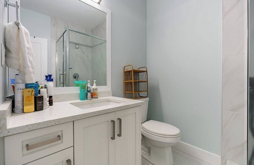 Abbotsford Condo | Cozy condo with AC in lovely Abbotsford