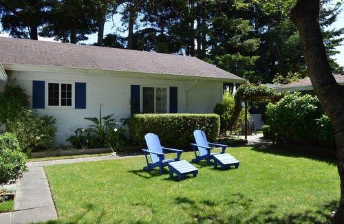 Sooke Cottage | Cozy Cottage: 30 meters from walk-on beach, Perfect for Couples