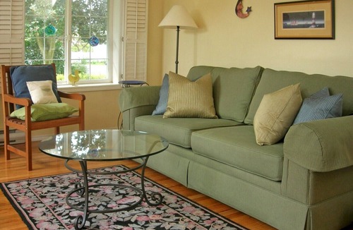 Sooke Cottage | Cozy Cottage: 30 meters from walk-on beach, Perfect for Couples