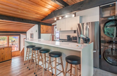 Wymbolwood Beach Cottage | Cozy Cottage Across from Blue Waters with Hot Tub!