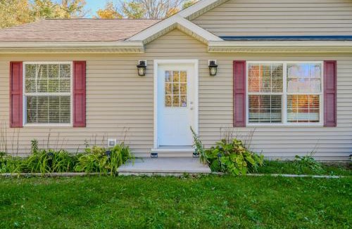 Miller Lake House | Cozy Cottage In Miller Lake