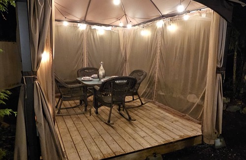 Regional District of Nanaimo Cottage | Cozy Cottage, Minutes from stunning waterfalls and beautiful beaches!