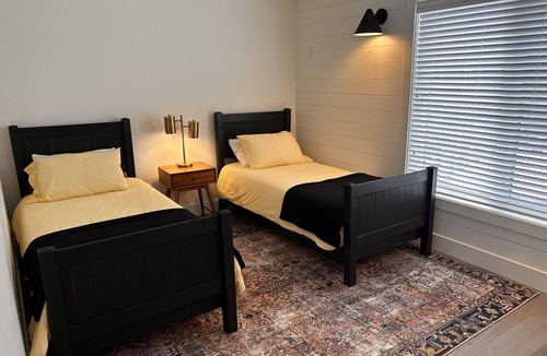 Whiteway House | Cozy cottage or guest house next to walking trails and golf course.