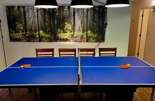 Port Moody Cottage | Cozy Cottage w. Ping Pong Table